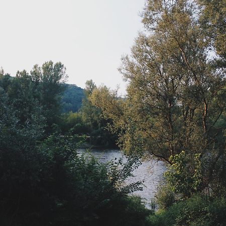 Joli Gite Pour 5 Personnes : Chez Cherrie Saint-Julien-de-Lampon Luaran gambar