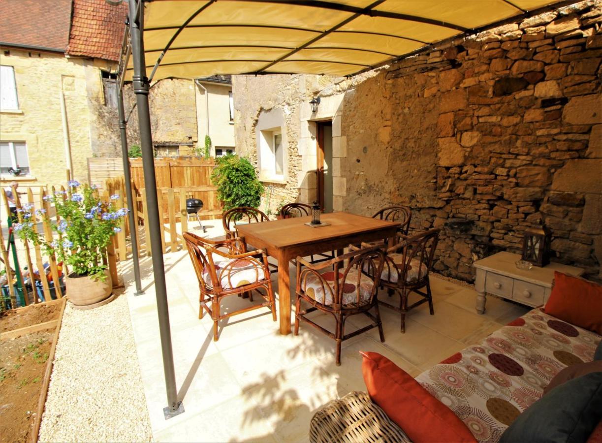 Joli Gite Pour 5 Personnes : Chez Cherrie Saint-Julien-de-Lampon Luaran gambar