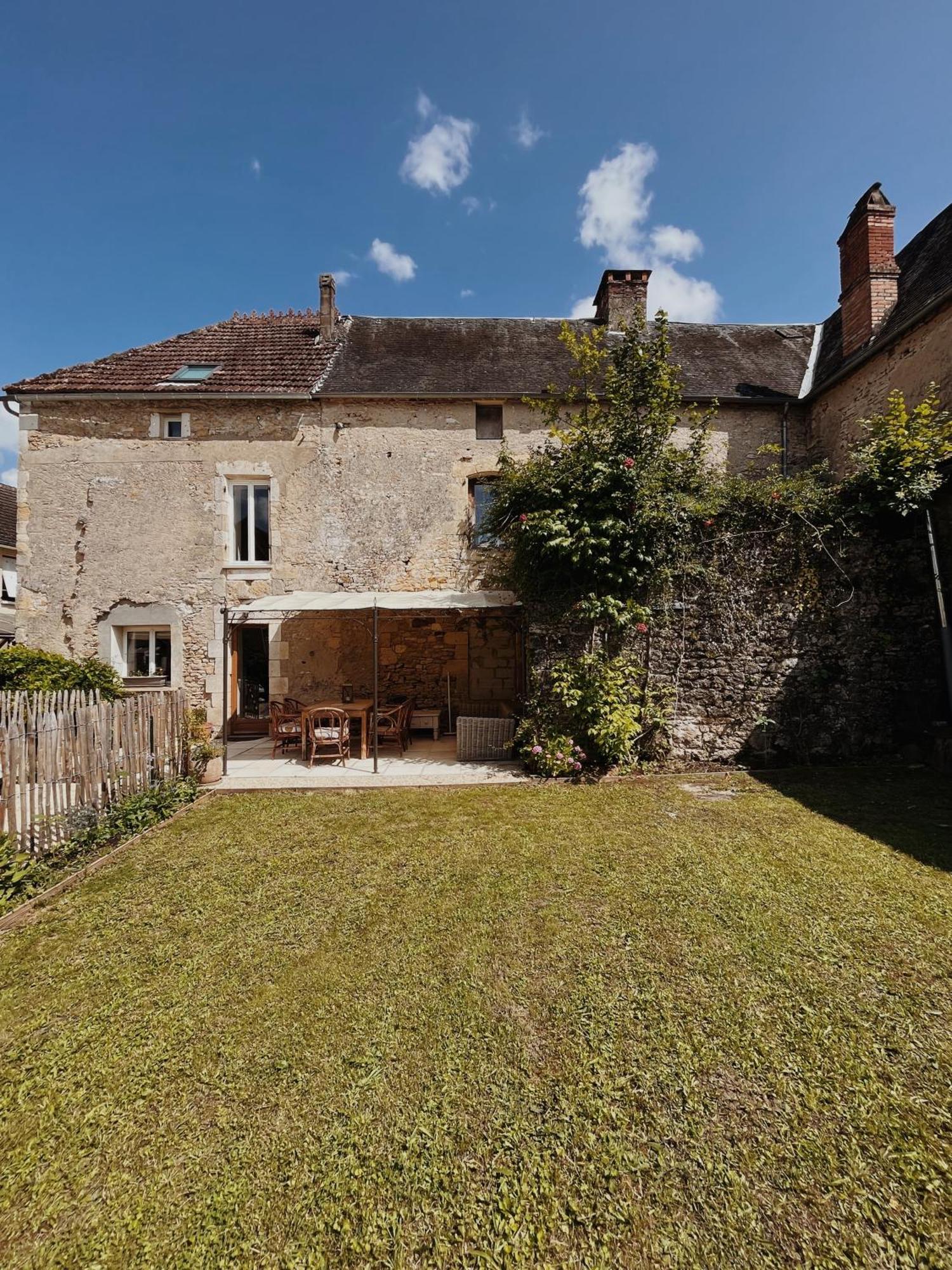 Joli Gite Pour 5 Personnes : Chez Cherrie Saint-Julien-de-Lampon Luaran gambar
